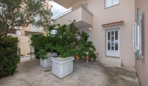 One-Bedroom Apartment with Patio