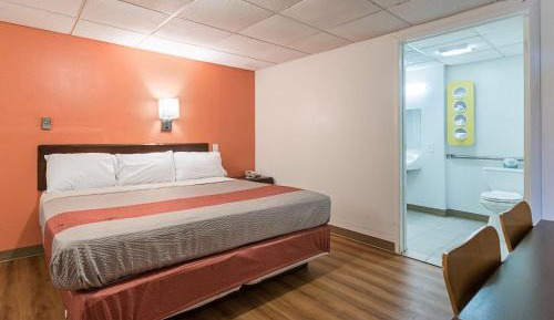 King Room - Non-Smoking