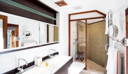 Deluxe King Suite