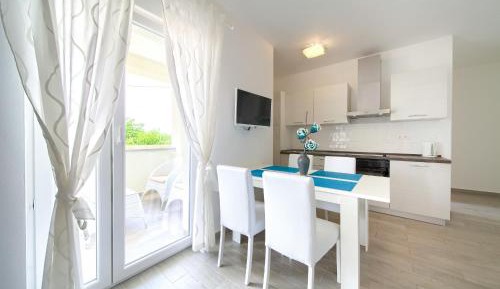 Comfort Two-Bedroom Apartment with Balcony