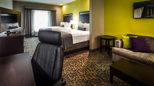 Queen Suite with Two Queen Beds and Sofa Bed