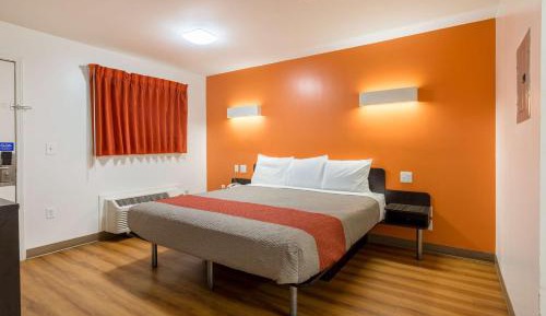 King Room - Disability Access - Smoking