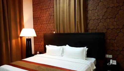 Deluxe Double Room (2 Adults + 1 Child)