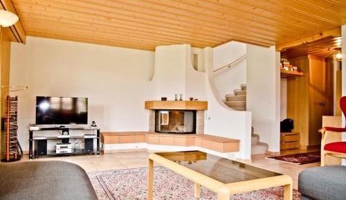 Three-Bedroom Apartment with Balcony