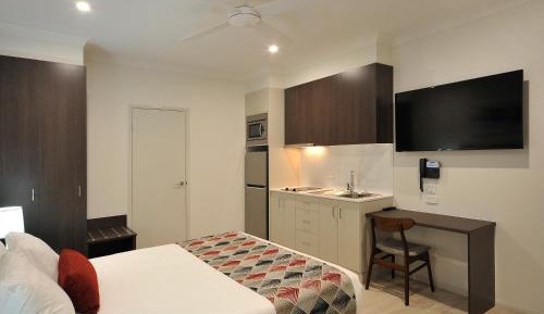 Deluxe Queen Studio with Kitchenette