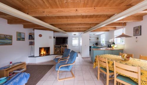 House (4 Adults)