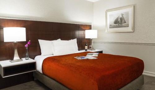 Deluxe Queen Room