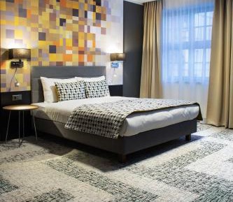 Standard Queen Room