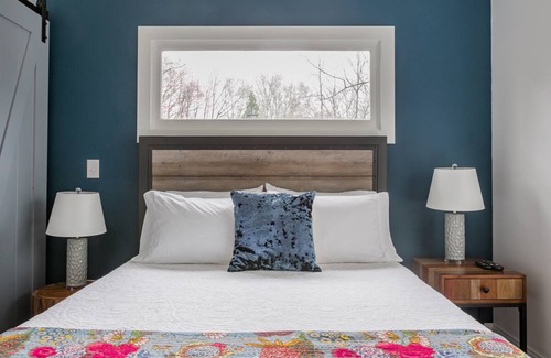 Inman Park Cabin | Inman Park Cottage, Walk to Restaurants