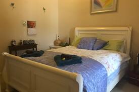 Walkervale House | 1. Close to town. B'fast. QS bed.No cleaning fee!