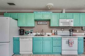 West Panama City Beach Cabin | Aquaman’s Cottage; Pet Friendly & 0.5mi f/o Beach!