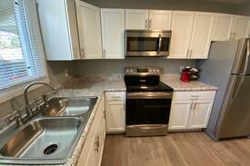 Lincoln House | Renovated, 3-bedrooms, pet-friendly, south lincoln