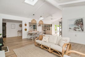 Byron Bay House | Pink Moon Bungalow; walk to beach Netflix BBQ