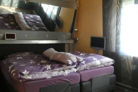 Rheinstrandsiedlung Apartment | Ruhiges Zimmer mit guter Verkehrsanbindung und ÖPV