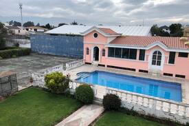 Alangasi House | Casa con piscina para tus vacaciones.