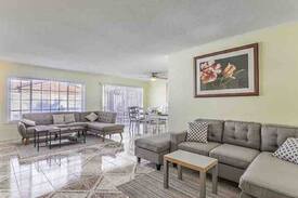 Paradise House | POOL & REMODELED 4 Bedroom 6 BED Next to STRIP