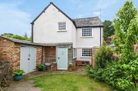 Kimbolton Cabin | The secret Cottage on Kimbolton high street