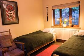 Hallatrow House | Rockaway Park - twin room in eco veggie home