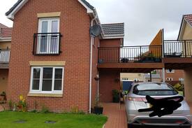East Kilbride House | Double room, tea coffee, your own bathroom.
