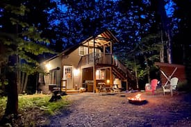 North Conway Cabin | Owl-Pine Ski Lodge: Rustic Cabin w/Hot Tub