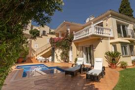 Marbella Villa | In Marbella Hill Club. Excellent,peaceful location