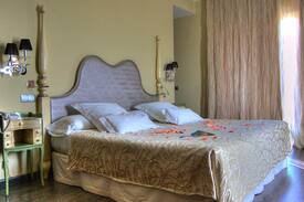 Nambroca Hotel | HOTEL VILLA NAZULES HIPICA SPA****