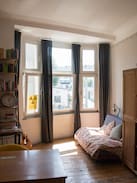 Aachen Apartment | Helles gemütliches Zimmer in Altbauwohnung