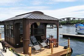 Lacolle House | HEBERGEMENT FLOTTANT DE STYLE PAVILLON JAPONAIS