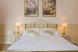 Mount Bed & Breakfast | Valley room. dbl private bathroom