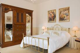 Mount Bed & Breakfast | Valley room. dbl private bathroom