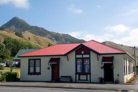 Tokomaru Bay Villa | Historic Places Trust in coastal Maori village