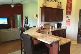 Lillian House | Brings friends, brings family and just get away!