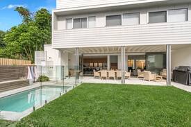 Byron Bay House | LOMANI 10 BYRON BAY - 4 BEDROOM HOME IN TOWN!