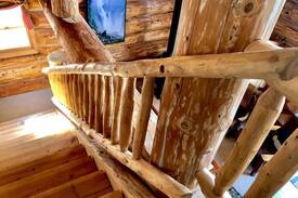 Warm Springs Cabin | ҉ Stellar Log Home⭐️3 acre woods⭐️Relax, Hike, Fish