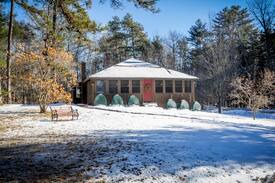 South Casco Cabin | Beautiful Lakeside Cottage- Big Sebago Lake