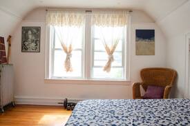 East Flatbush House | Brooklyn Home, Sunny Room, Near Transportation