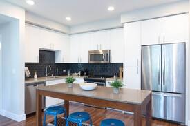 West San Jose Apartment | Kasa | Santa Clara | Designer 2BD/2BA South Apartment