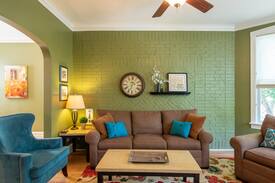 Roscoe Village Apartment | Roscoe Village Inn | Guesthouse | Walk to Wrigley!