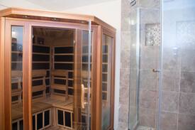 Bloomington House | Winter Getaway: Hot Tub, Sauna, Jacuzzi