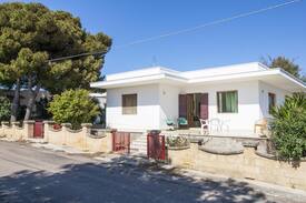 Torre Suda House | Large seaside villa in Torre Suda