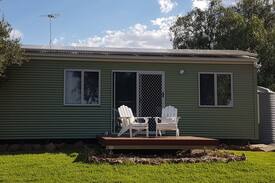 Culcairn Cabin | Orange Grove Gardens 2 Bedroom Eco Cottages