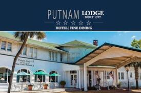 Cross City Hotel | 2 DELUXE QUEEN | PRIVATE ROOM AT THE PUTNAM LODGE