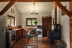 Apollo Bay Cabin | HIDEAWAY COTTAGE |Romantic getaway |Otway Views|Pizza Oven|