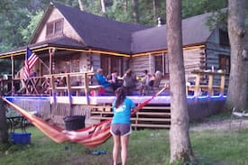 Holcomb Cabin | GOOSE ISLAND CABIN -Secluded Riverside Eco-Retreat