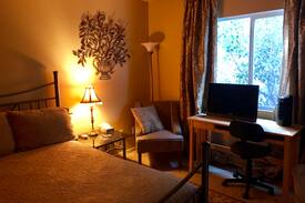 Jurupa Valley House | Cheerful, clean & inviting room in gated community