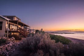 Minlacowie House | Harry's @ Hardwicke - Rare Absolute Beachfront!