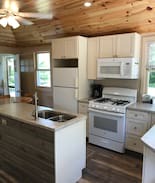 Williamsburg Cabin | Voneda Place on Elk Lake- South Cottage