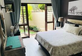 Lone Hill House | Beautiful home in prestigious area and estate