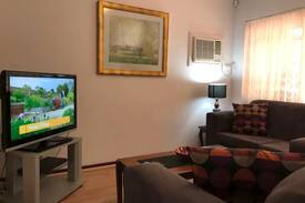 Victoria Park House | 3 Bed Villa - B. Near the Swan River