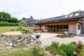 Golden Grove House | Golden Grove Retreat with hot tub and sauna